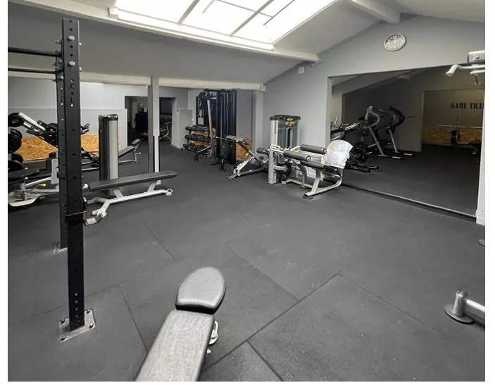 Bancs et cage de musculation, Game Training Club Saint-Maur